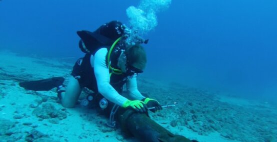 Pemasangan Kabel Optik Bawah Laut